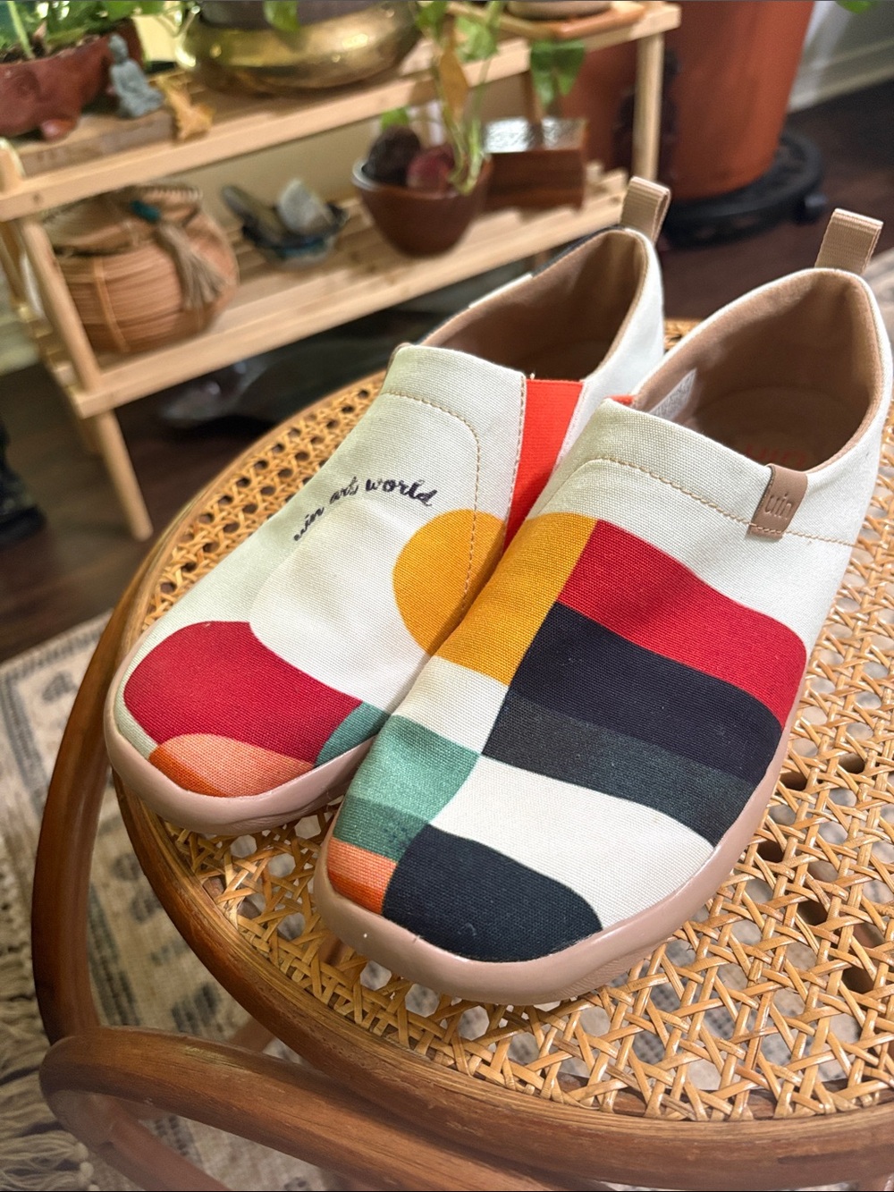 UIN Hold that color II manner slip on. Size 8